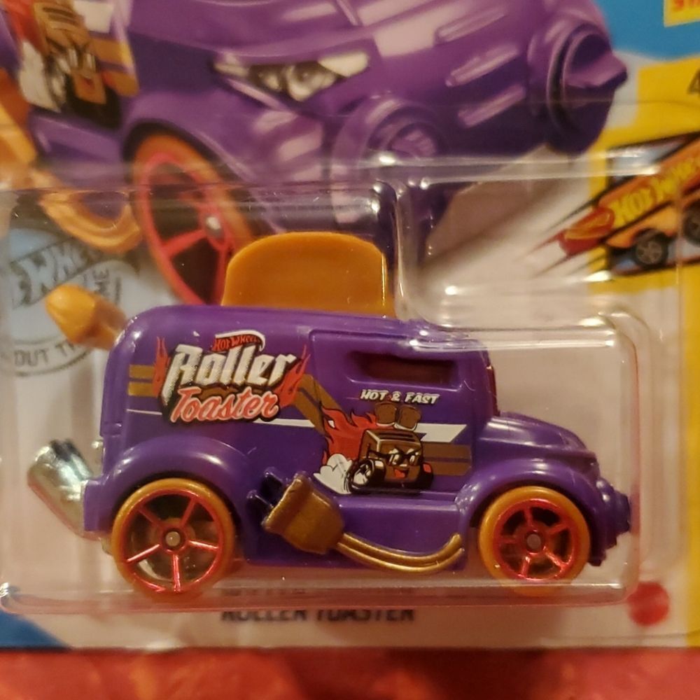 Hot Wheels Roller Toaster Fast Foodie Car NEW